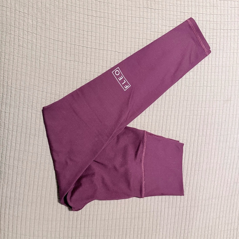 Fleo El Toro Leggings in Plum - Size Medium